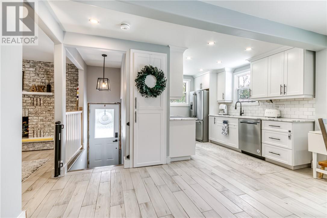 411 Ester Street, Sudbury, ON - Indoor Photo Showing Kitchen