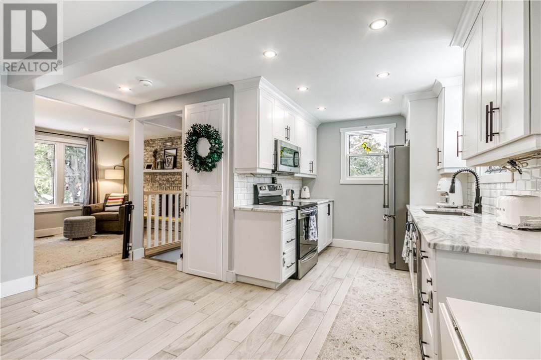 411 Ester Street, Sudbury, ON - Indoor Photo Showing Kitchen With Upgraded Kitchen