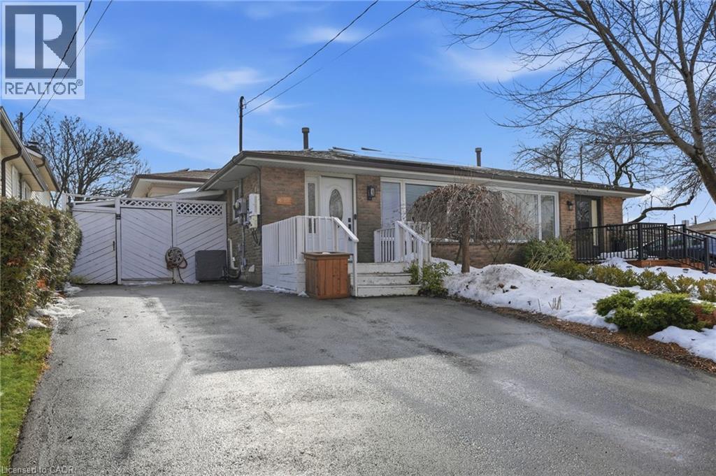 8 Elmore Drive, Hamilton, ON - Outdoor