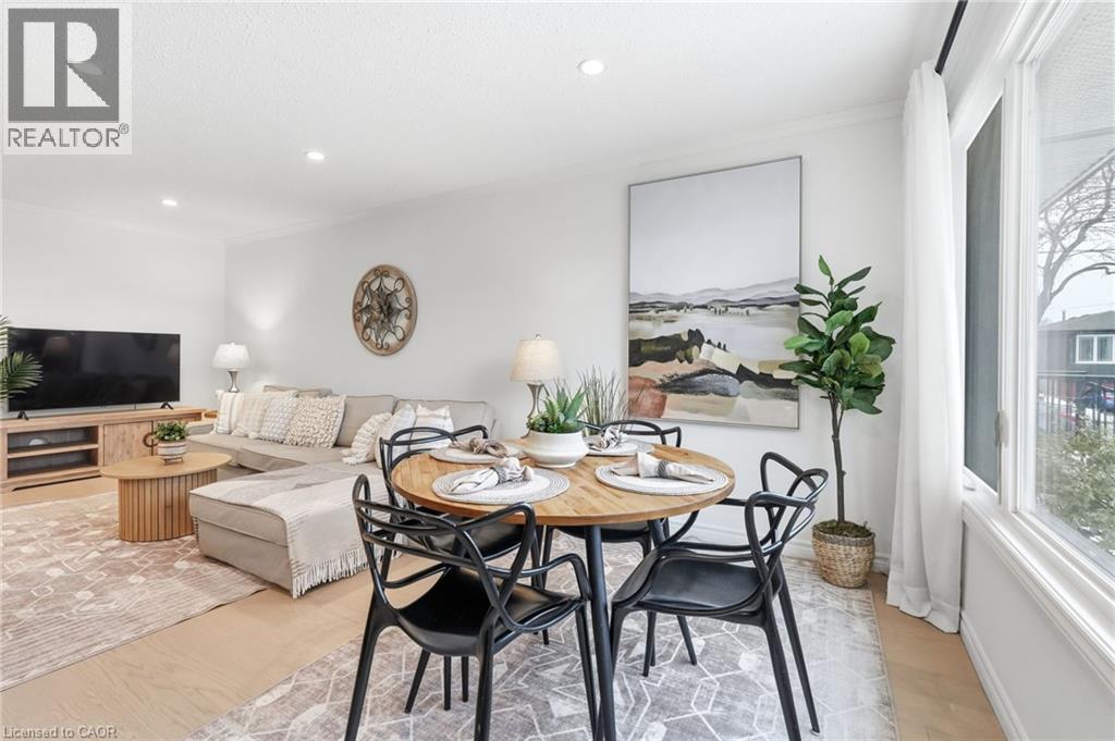 8 Elmore Drive, Hamilton, ON - Indoor