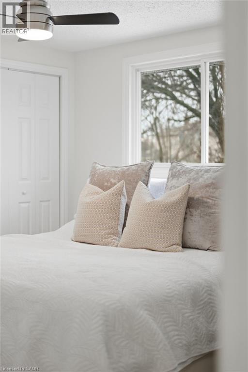 8 Elmore Drive, Hamilton, ON - Indoor Photo Showing Bedroom