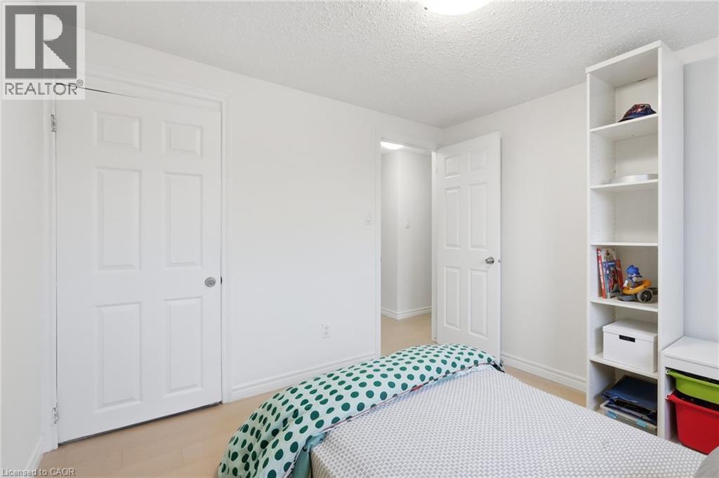 8 Elmore Drive, Hamilton, ON - Indoor Photo Showing Bedroom