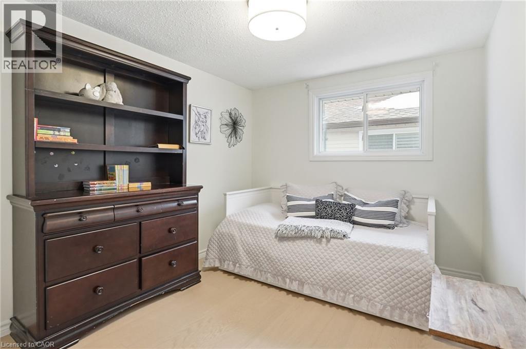 8 Elmore Drive, Hamilton, ON - Indoor Photo Showing Bedroom