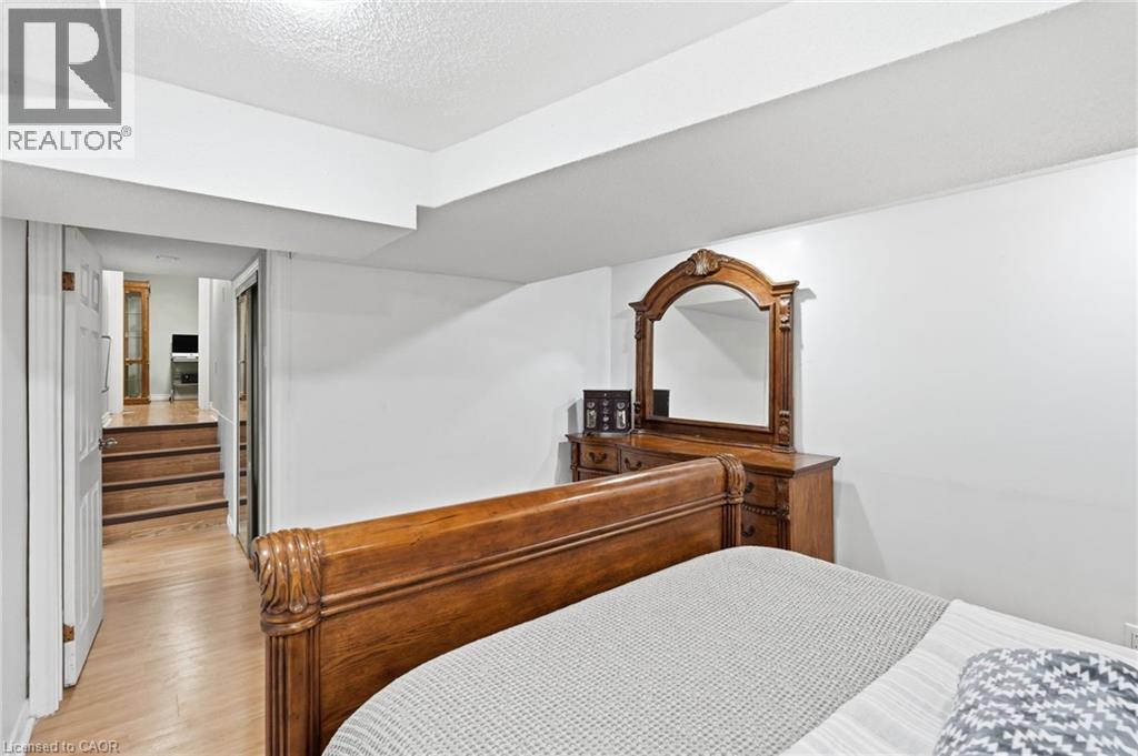 8 Elmore Drive, Hamilton, ON - Indoor Photo Showing Bedroom