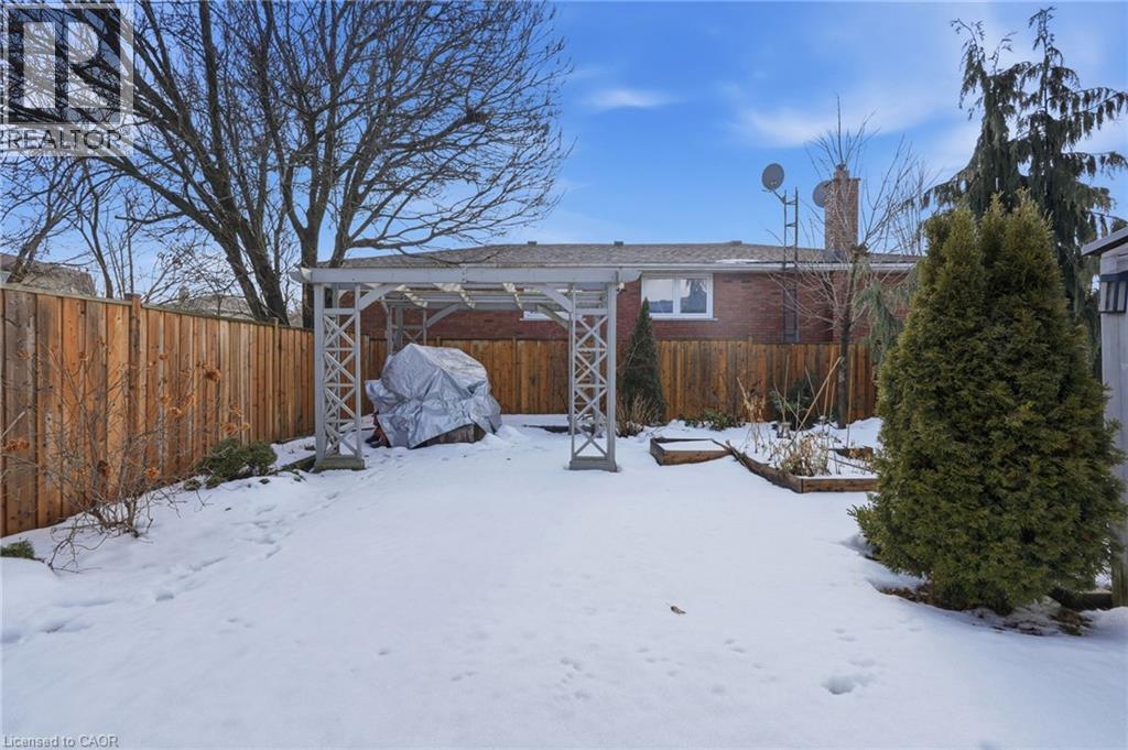 8 Elmore Drive, Hamilton, ON - Outdoor