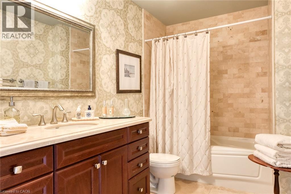 170 Water Street N Unit# Uph4, Cambridge, ON - Indoor Photo Showing Bathroom