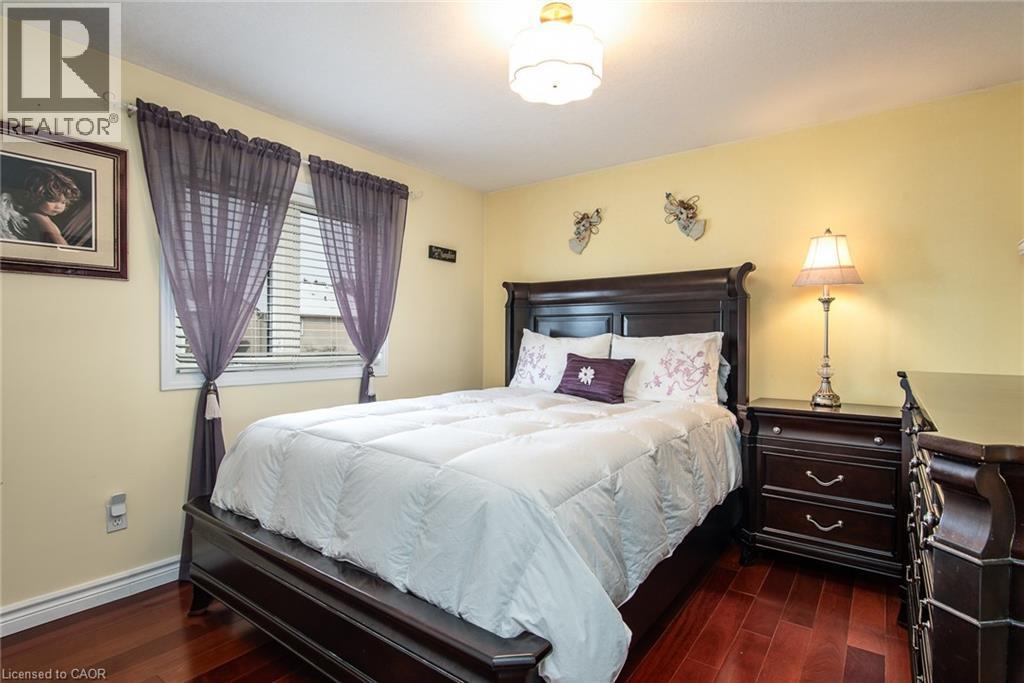 110 Deer Ridge Drive, Kitchener, ON - Indoor Photo Showing Bedroom