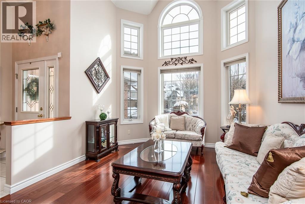 110 Deer Ridge Drive, Kitchener, ON - Indoor Photo Showing Living Room