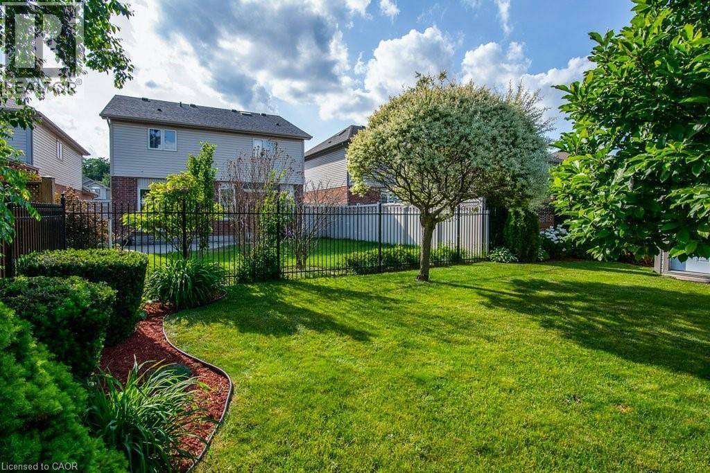 110 Deer Ridge Drive, Kitchener, ON - Outdoor