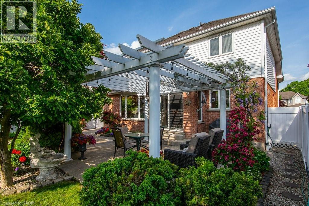 110 Deer Ridge Drive, Kitchener, ON - Outdoor