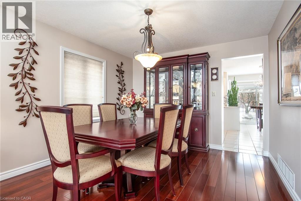 110 Deer Ridge Drive, Kitchener, ON - Indoor Photo Showing Dining Room