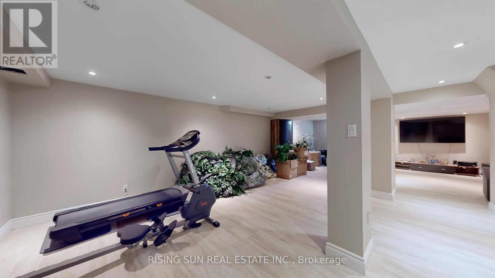 122 Barr Crescent, Brampton, ON - Indoor Photo Showing Gym Room