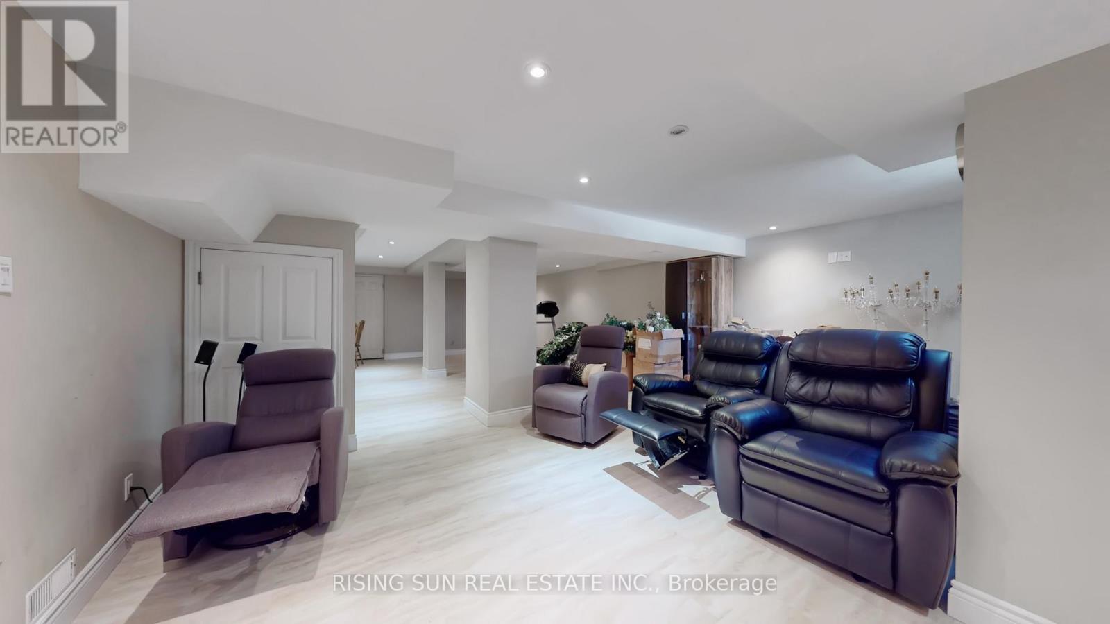 122 Barr Crescent, Brampton, ON - Indoor