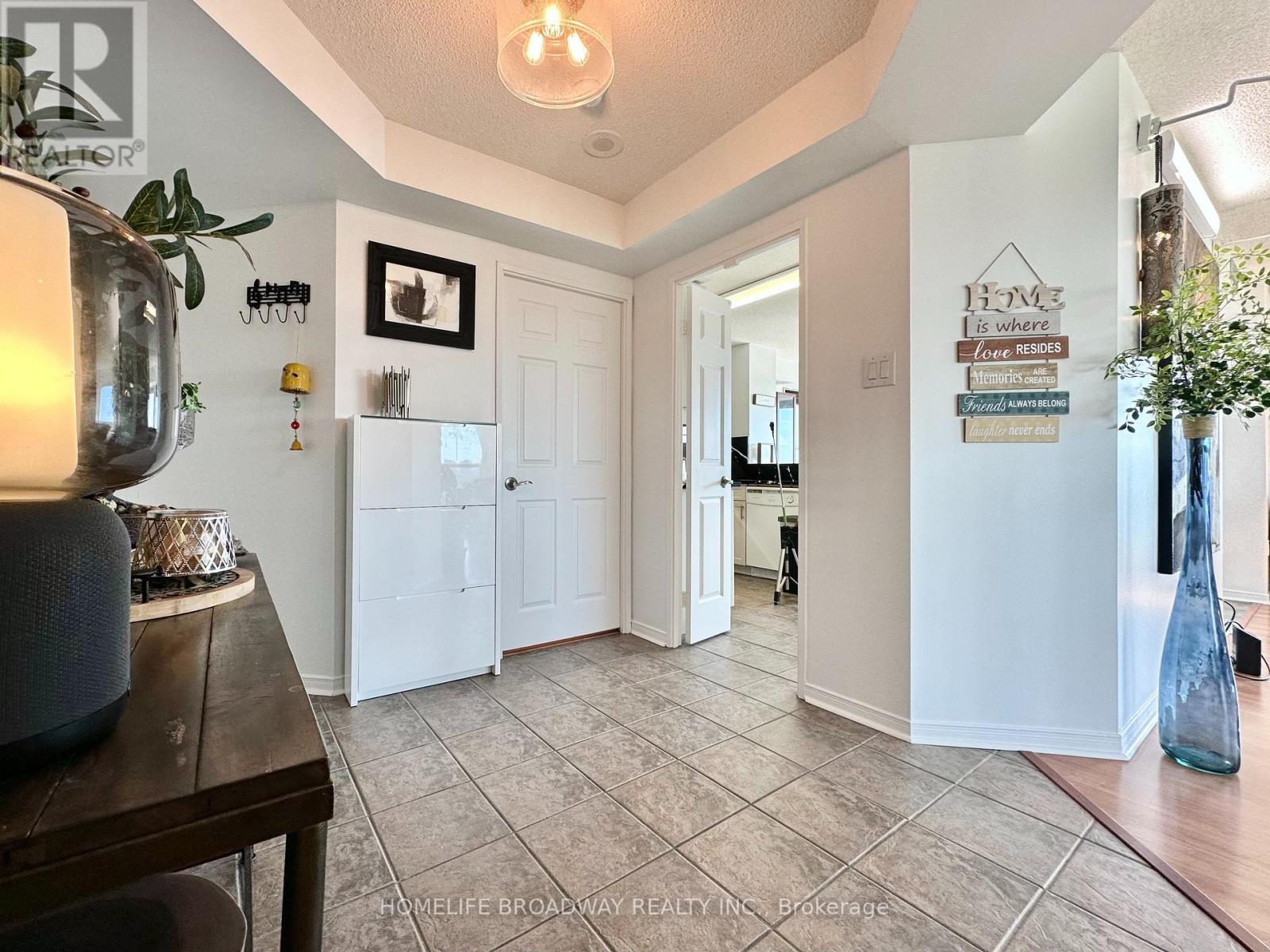 Spacious Corridor - 1709 - 2155 Burnhamthorpe Road W, Mississauga, ON - Indoor Photo Showing Other Room