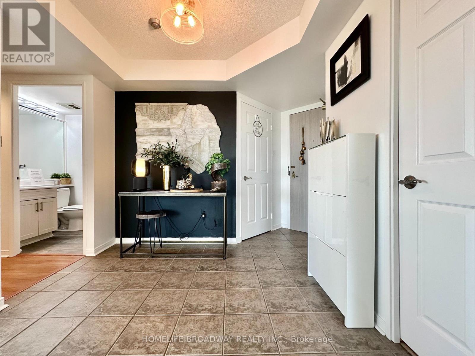 Spacious Peaceful Corridor - 1709 - 2155 Burnhamthorpe Road W, Mississauga, ON - Indoor Photo Showing Other Room