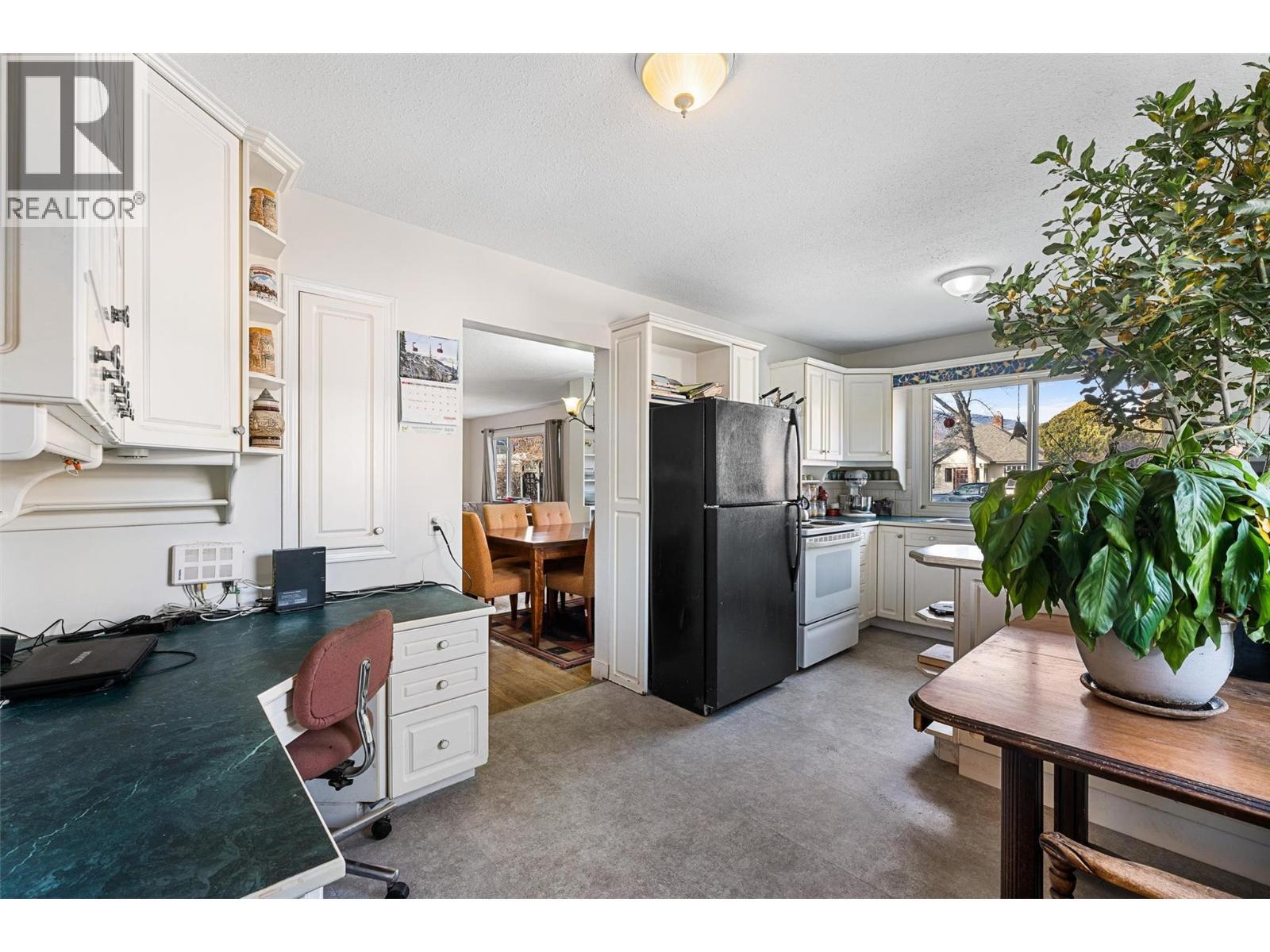 545 Bay Avenue, Kelowna, BC - Indoor