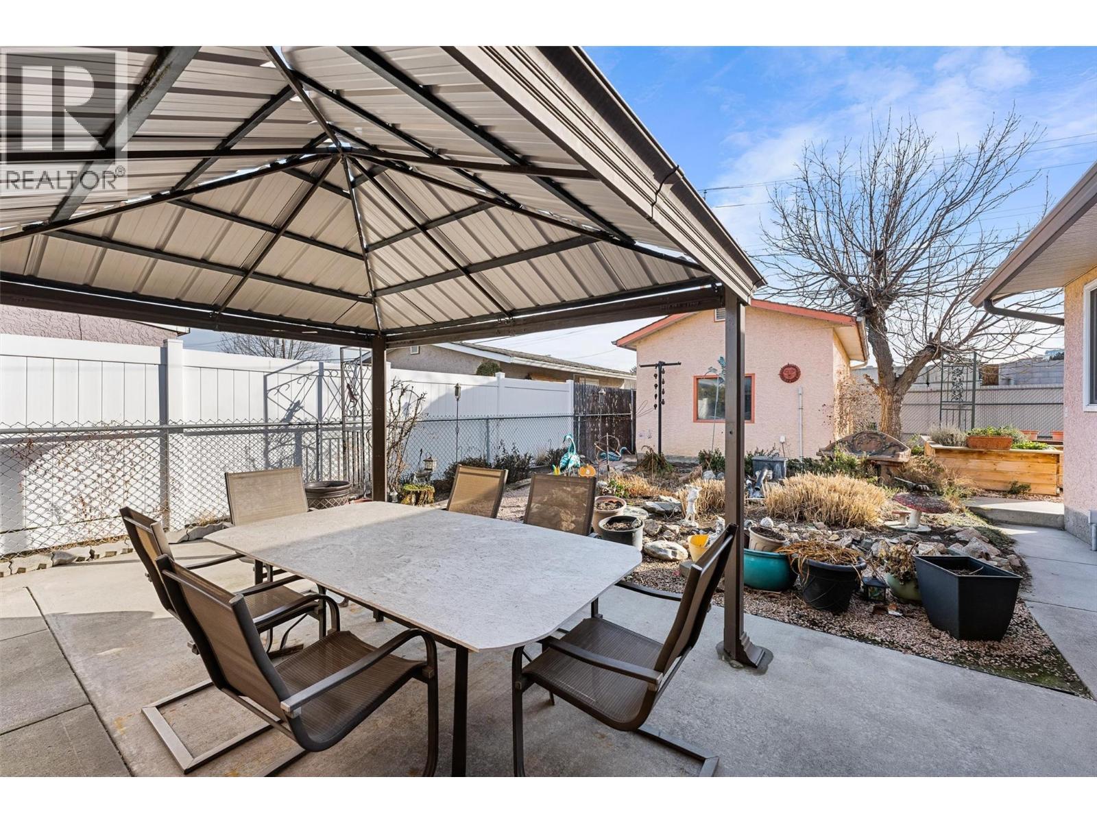 545 Bay Avenue, Kelowna, BC - Outdoor With Deck Patio Veranda