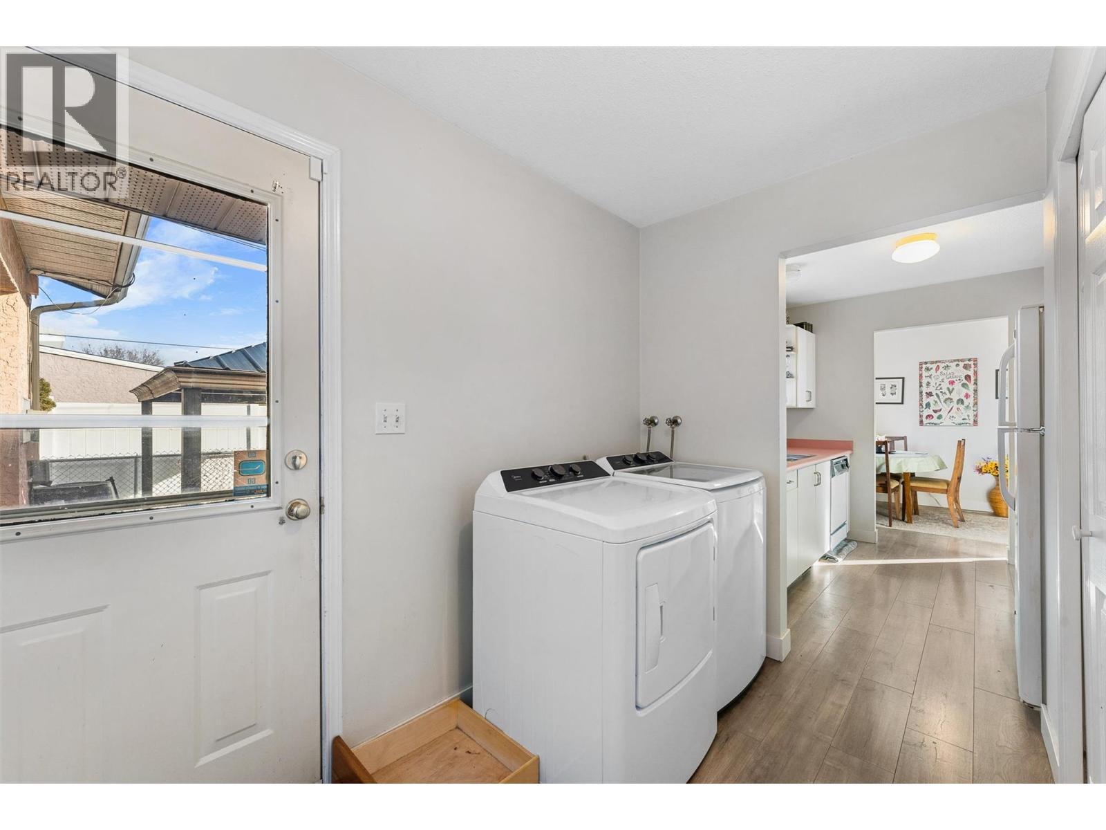 545 Bay Avenue, Kelowna, BC - Indoor Photo Showing Laundry Room