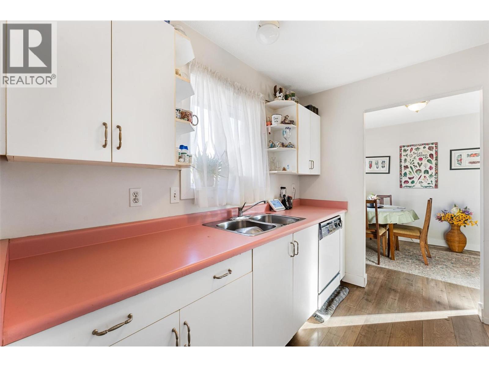 545 Bay Avenue, Kelowna, BC - Indoor Photo Showing Kitchen With Double Sink