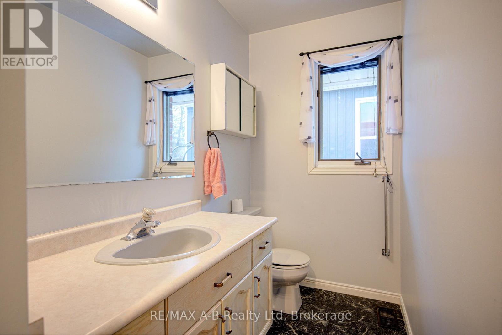 493 Hibernia Street, Stratford, ON - Indoor Photo Showing Bathroom