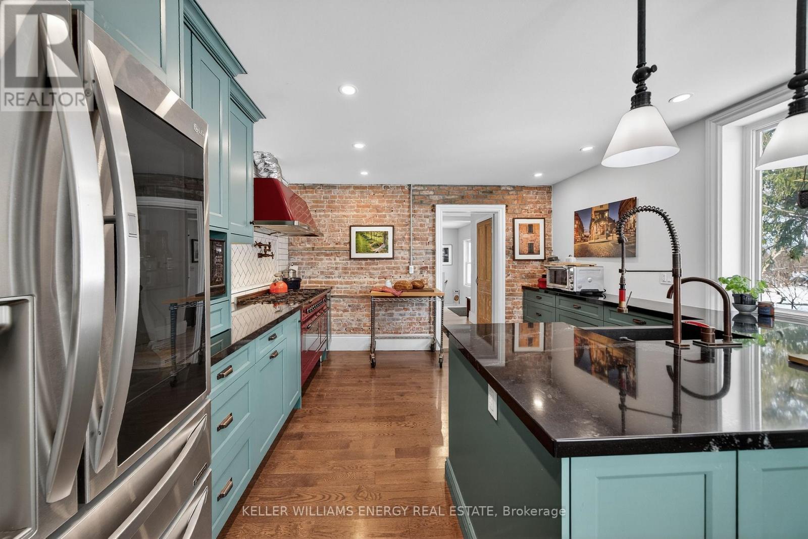 339 Elmbrook Road, Prince Edward County (Sophiasburg Ward), ON - Indoor Photo Showing Kitchen With Upgraded Kitchen
