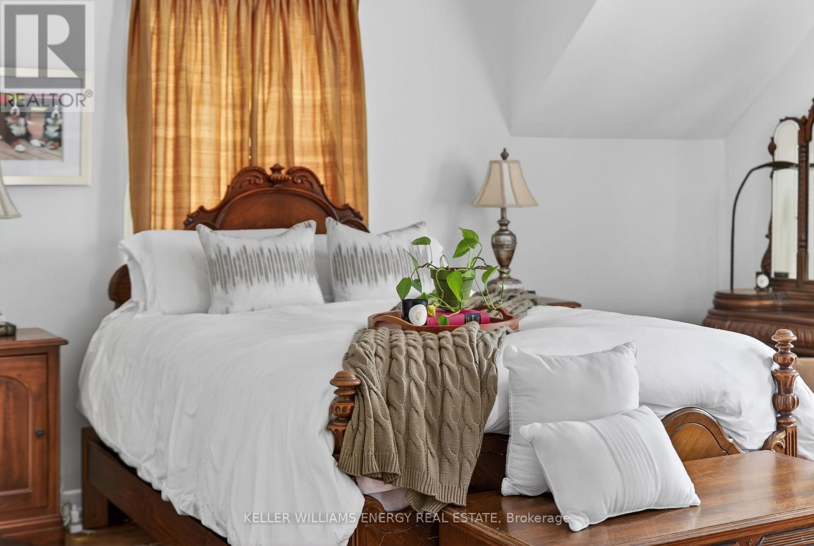 339 Elmbrook Road, Prince Edward County (Sophiasburg Ward), ON - Indoor Photo Showing Bedroom