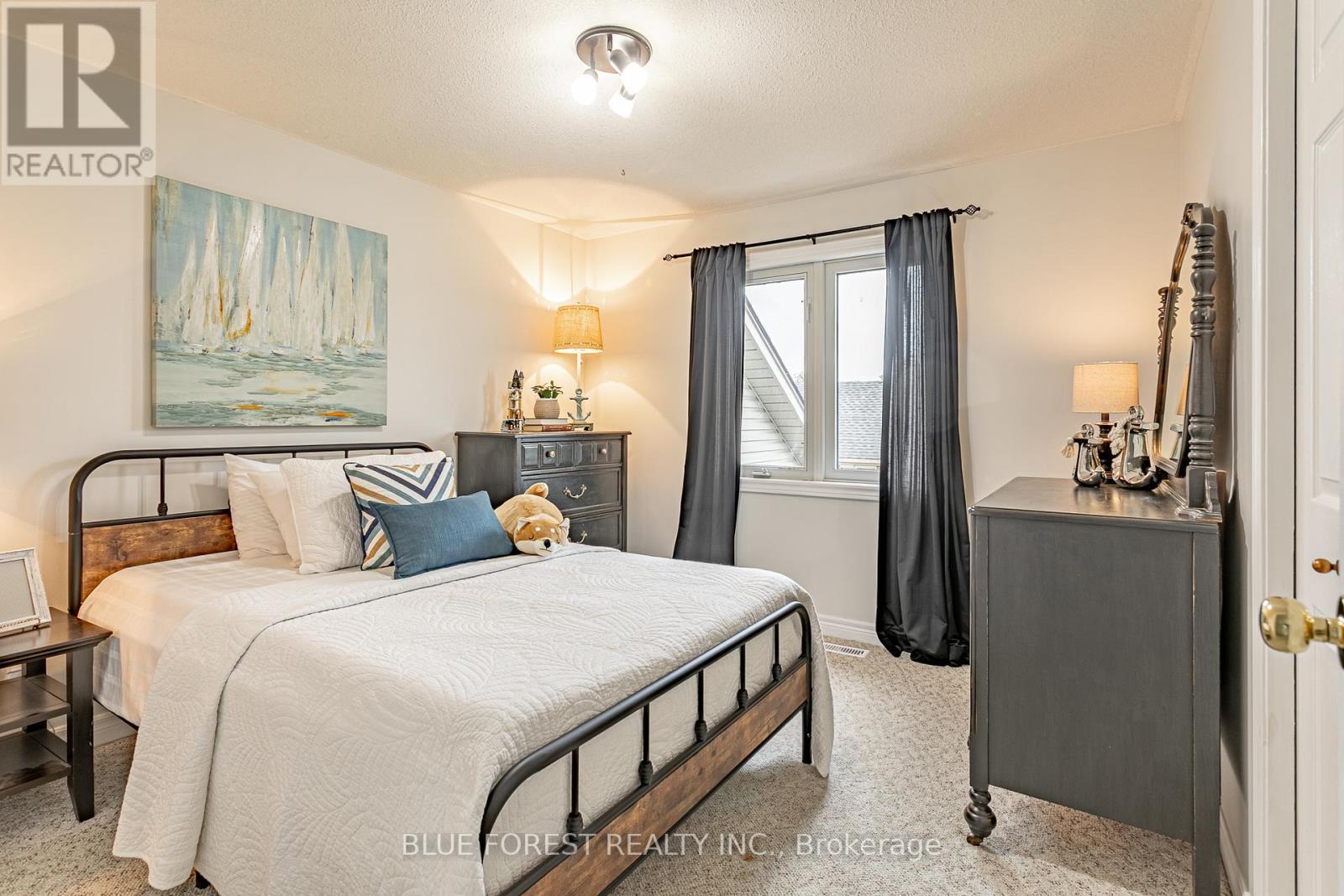 49 Parkview Drive, Thames Centre (Dorchester), ON - Indoor Photo Showing Bedroom