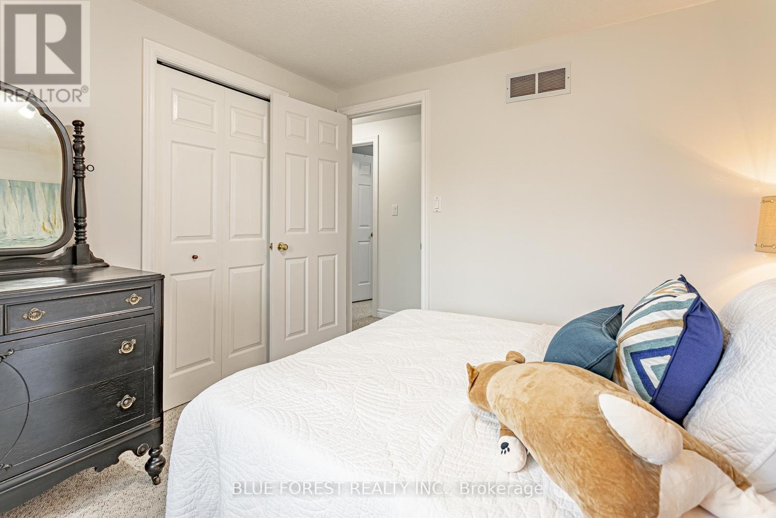 49 Parkview Drive, Thames Centre (Dorchester), ON - Indoor Photo Showing Bedroom