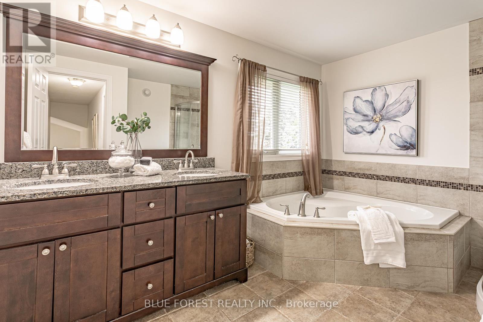 49 Parkview Drive, Thames Centre (Dorchester), ON - Indoor Photo Showing Bathroom