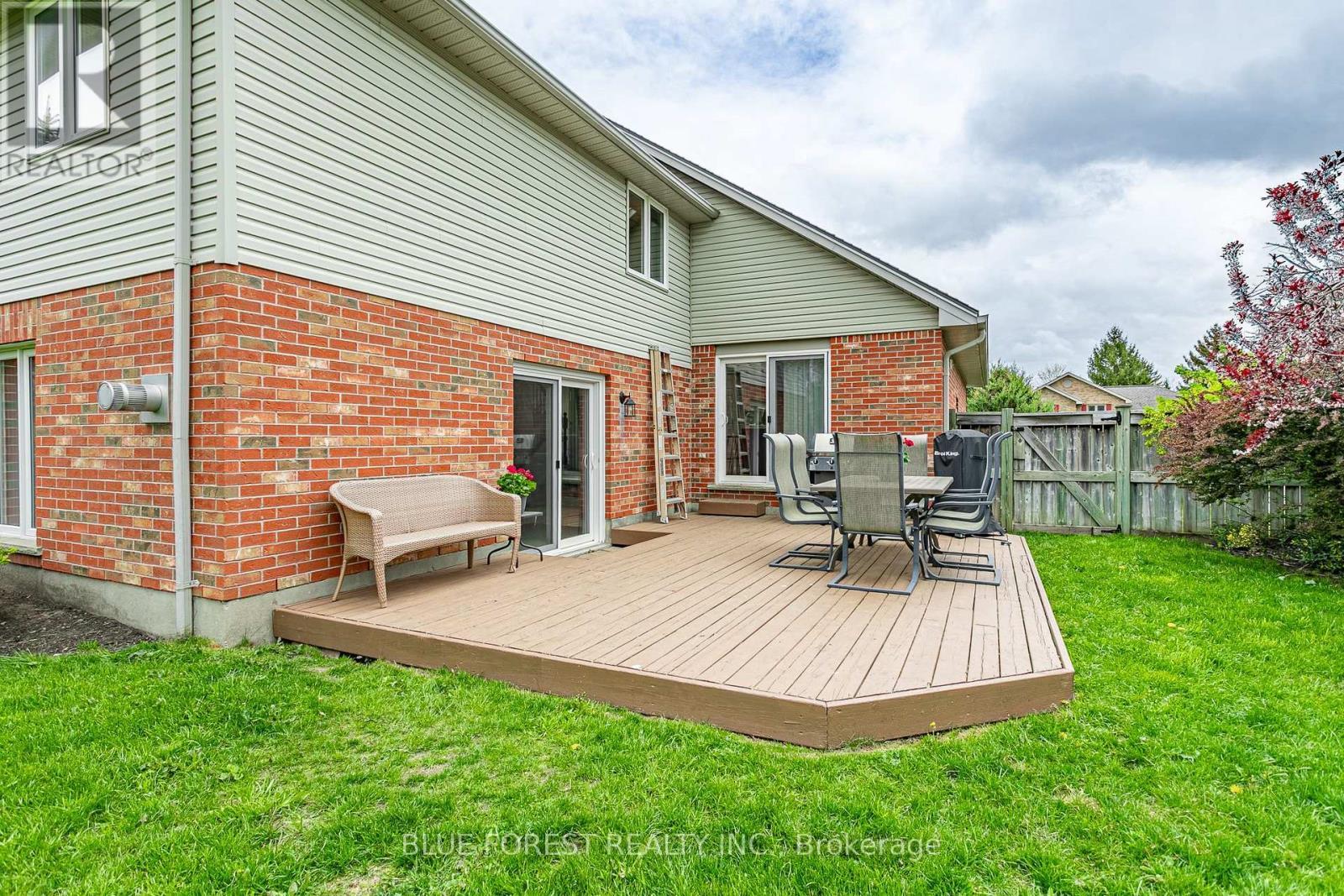 49 Parkview Drive, Thames Centre (Dorchester), ON - Outdoor With Deck Patio Veranda With Exterior