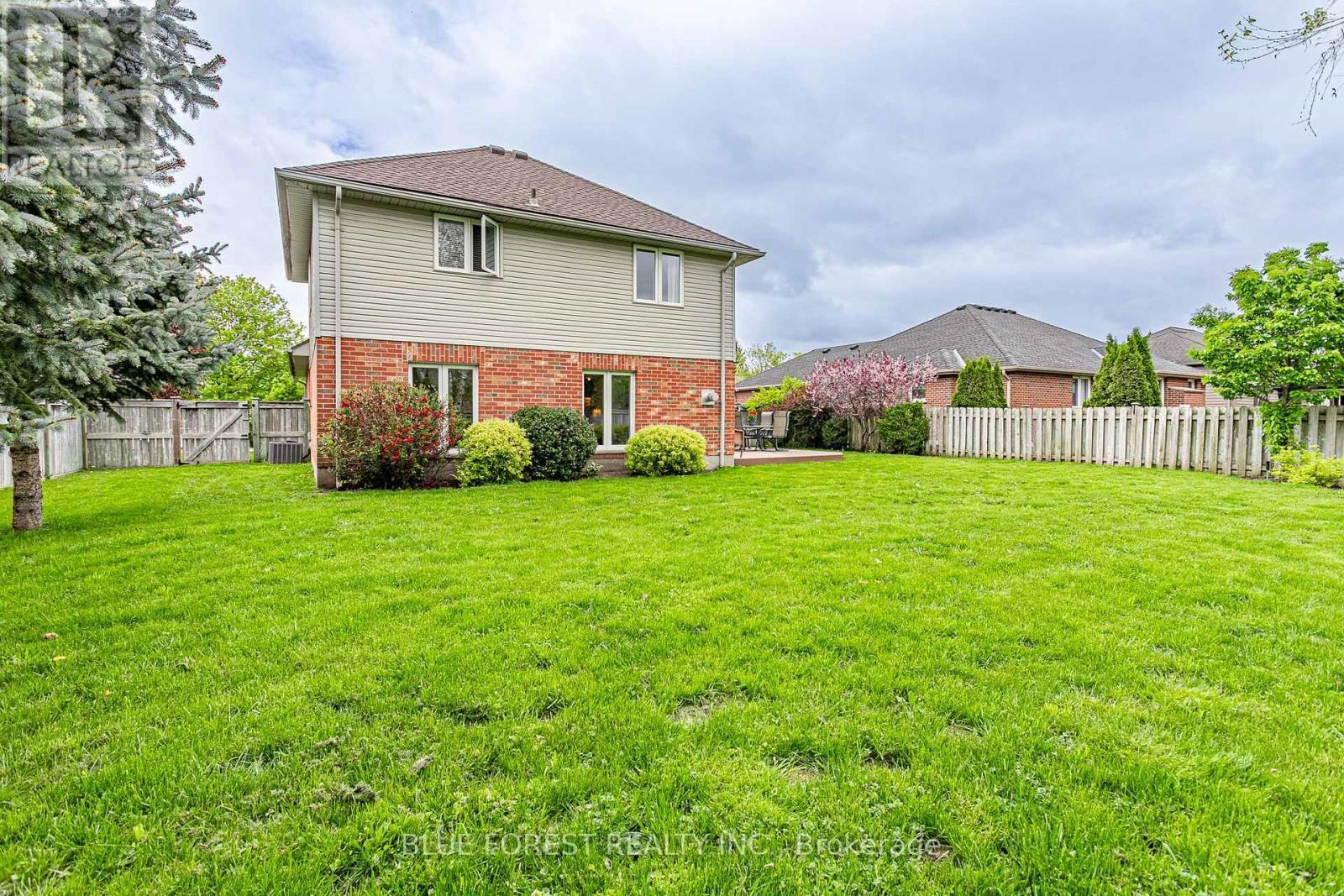 49 Parkview Drive, Thames Centre (Dorchester), ON - Outdoor
