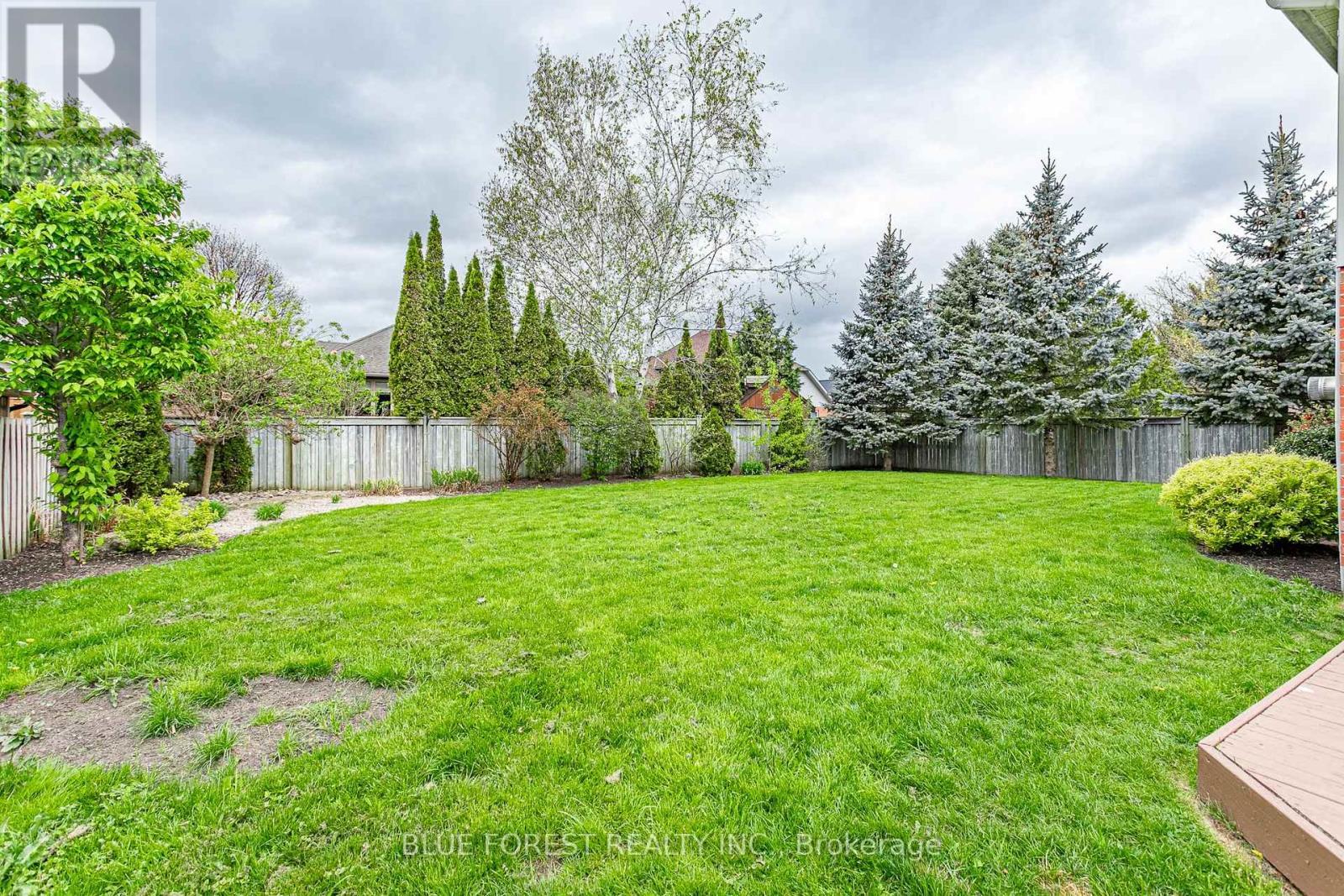 49 Parkview Drive, Thames Centre (Dorchester), ON - Outdoor With Backyard