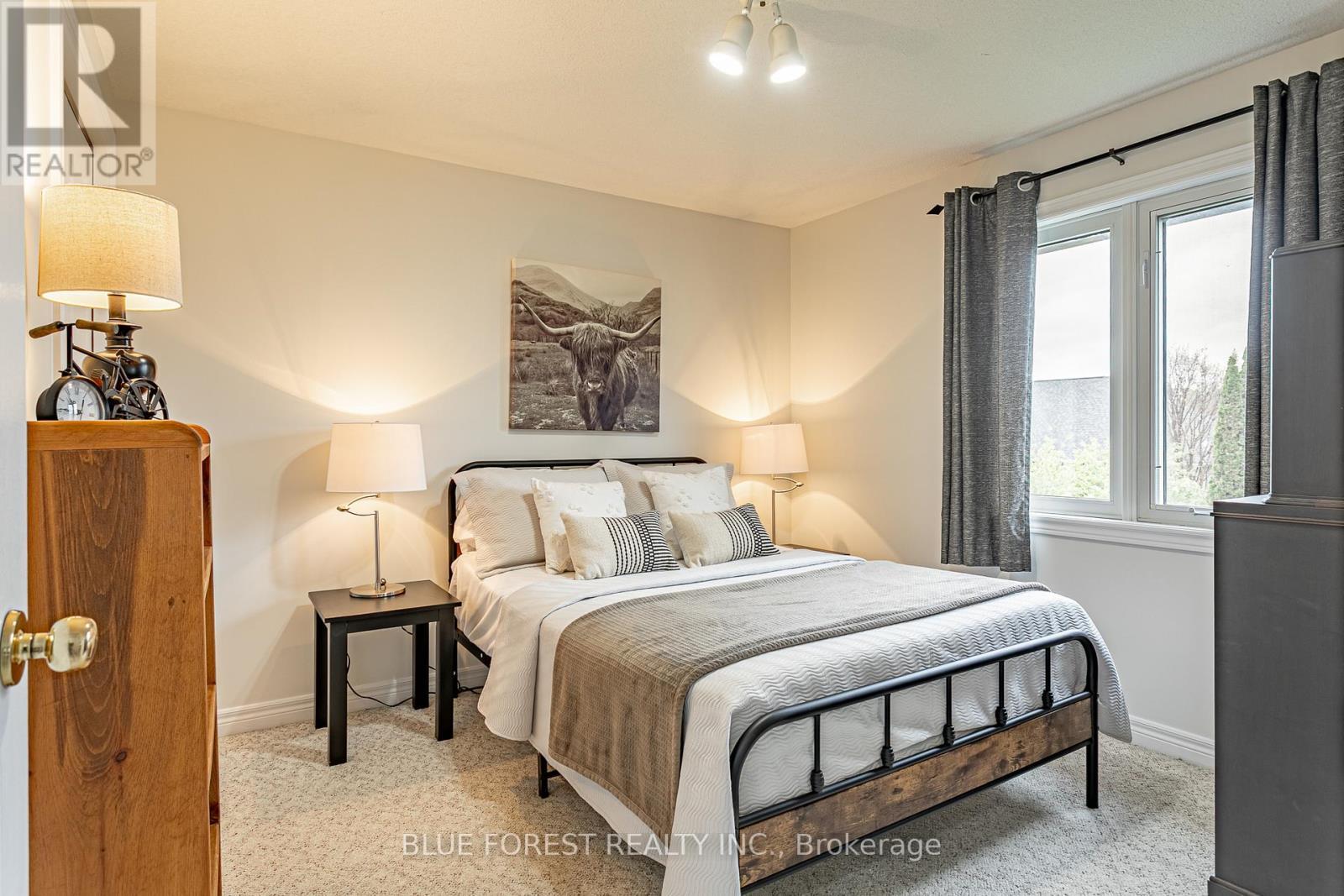 49 Parkview Drive, Thames Centre (Dorchester), ON - Indoor Photo Showing Bedroom