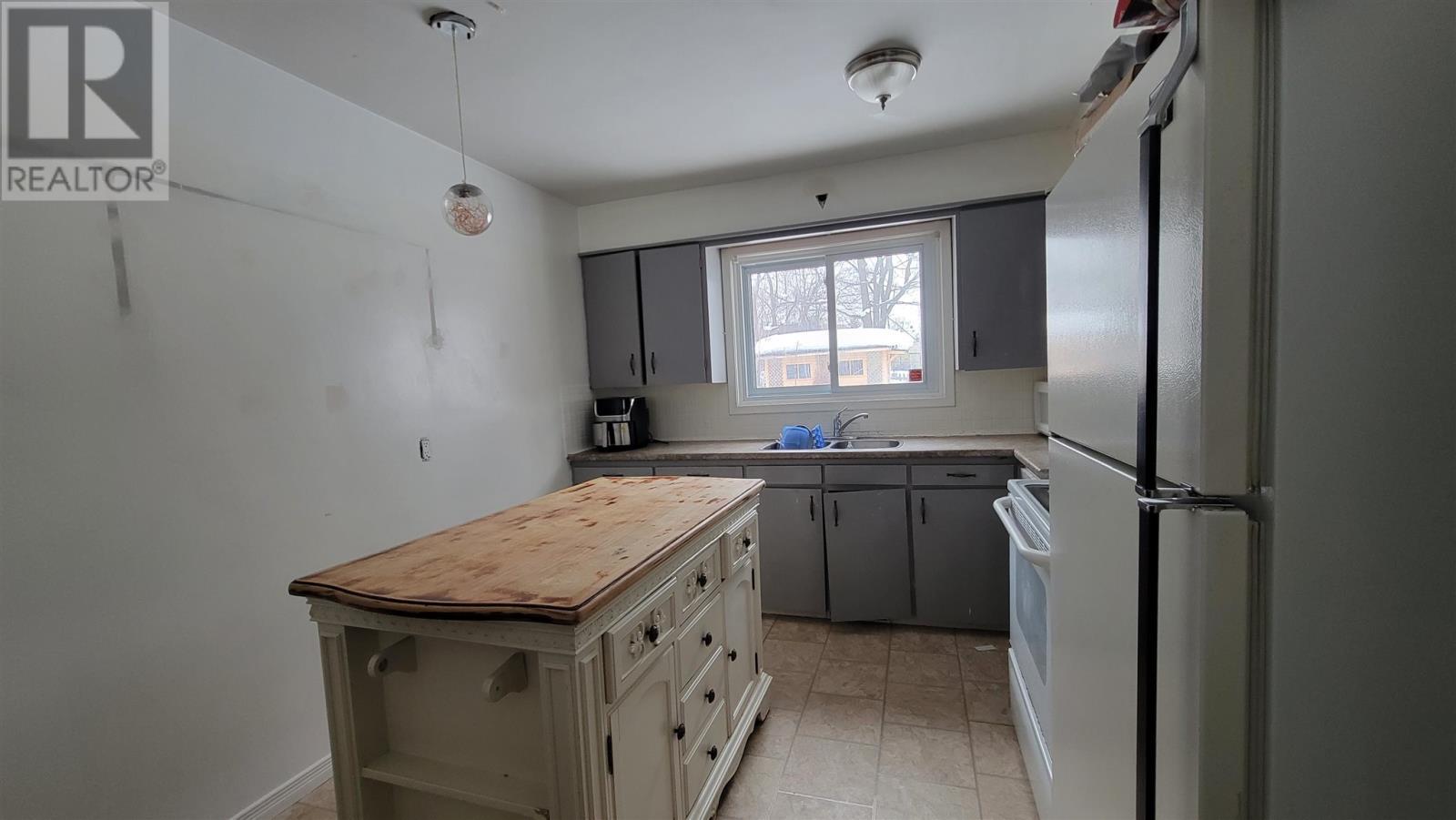 70 Kent Ave, Sault Ste. Marie, ON - Indoor