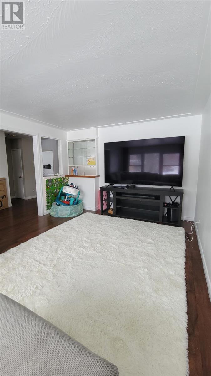 70 Kent Ave, Sault Ste. Marie, ON - Indoor Photo Showing Living Room