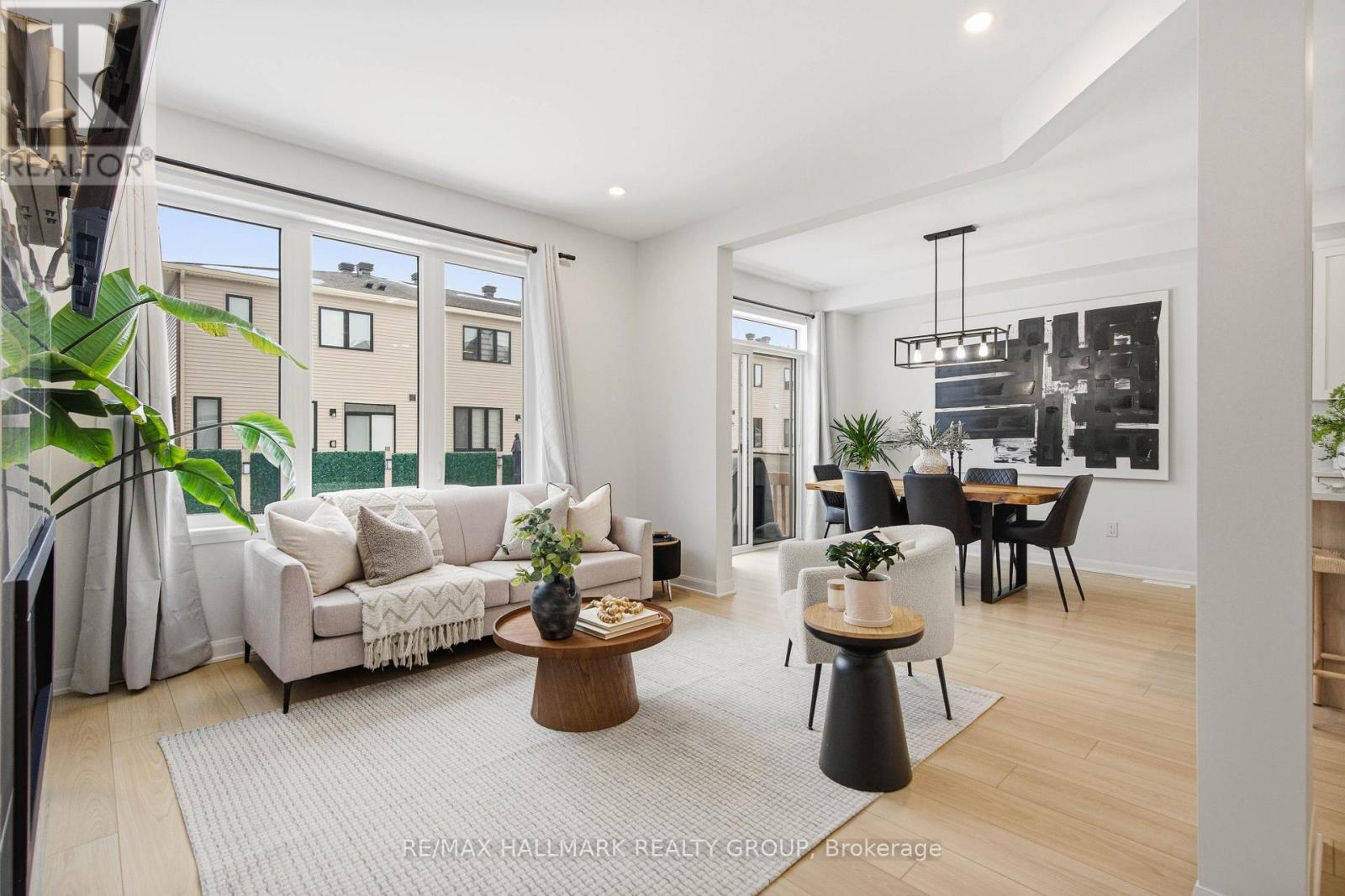 120 Lynn Coulter Street, Ottawa, ON - Indoor Photo Showing Living Room