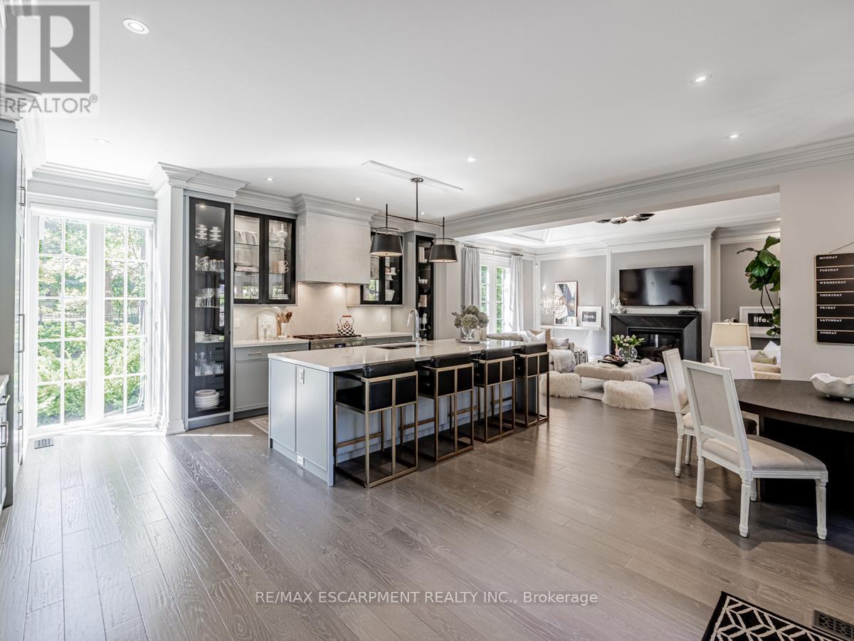 393 Maple Grove Drive, Oakville, ON - Indoor