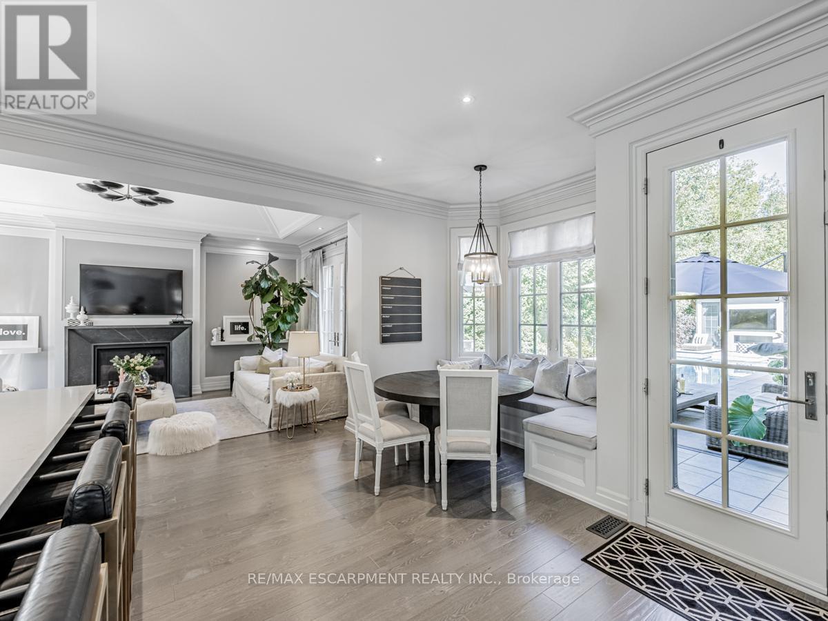 393 Maple Grove Drive, Oakville, ON - Indoor