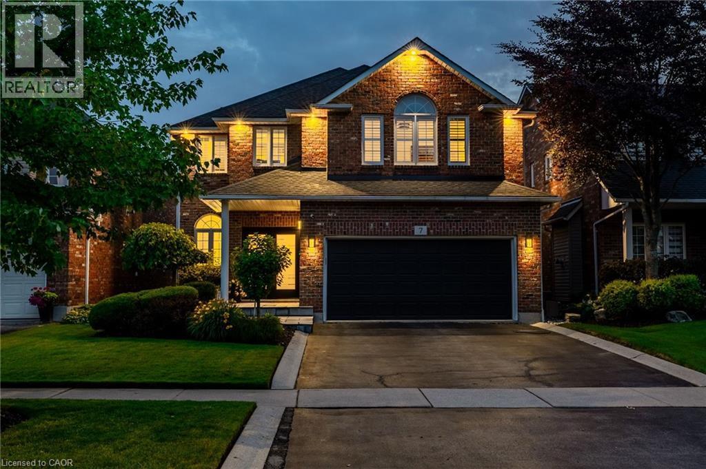 7 Volterra Court, Waterdown, ON - Outdoor