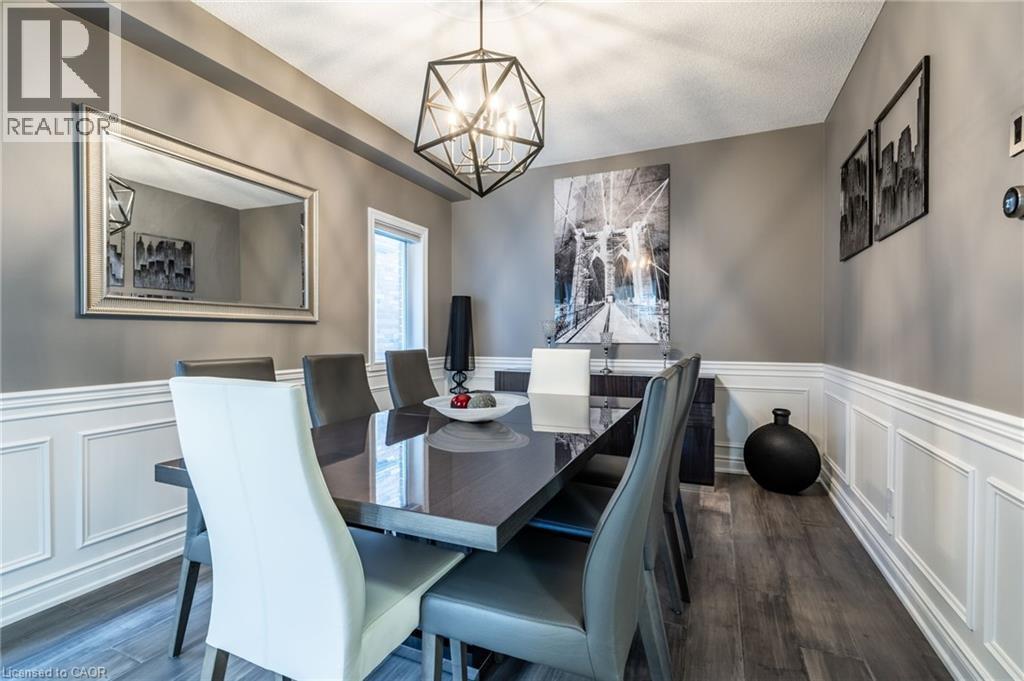 7 Volterra Court, Waterdown, ON - Indoor Photo Showing Dining Room