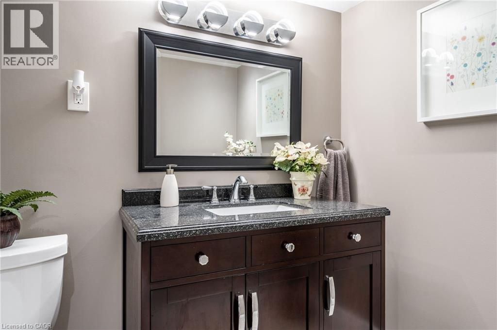 7 Volterra Court, Waterdown, ON - Indoor Photo Showing Bathroom