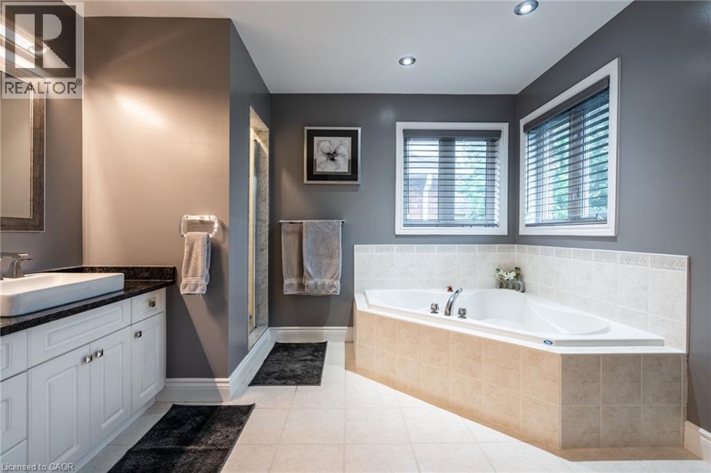 7 Volterra Court, Waterdown, ON - Indoor Photo Showing Bathroom
