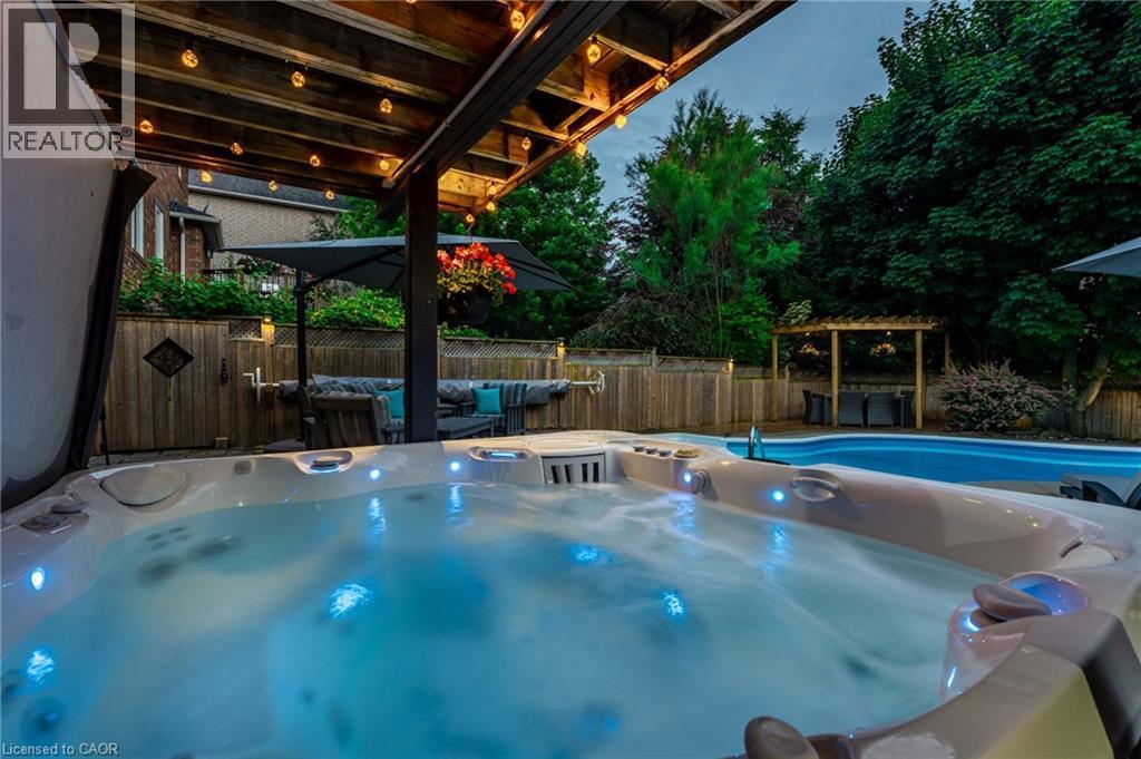 7 Volterra Court, Waterdown, ON - Outdoor With In Ground Pool With Backyard