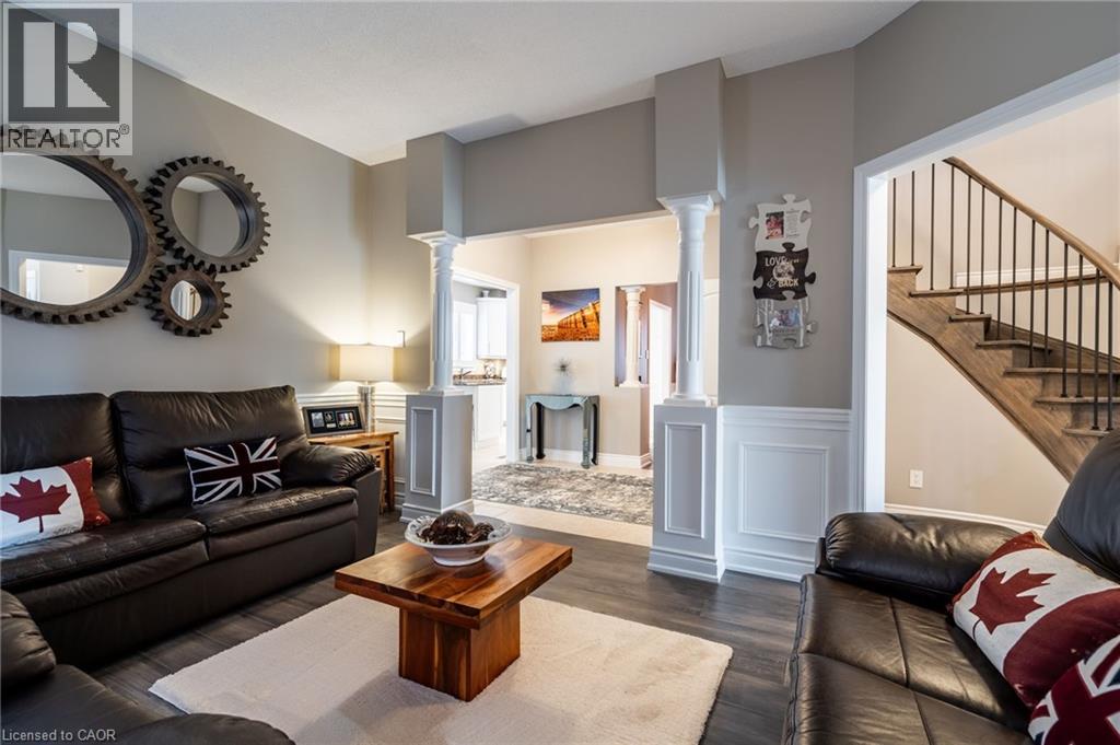 7 Volterra Court, Waterdown, ON - Indoor Photo Showing Living Room