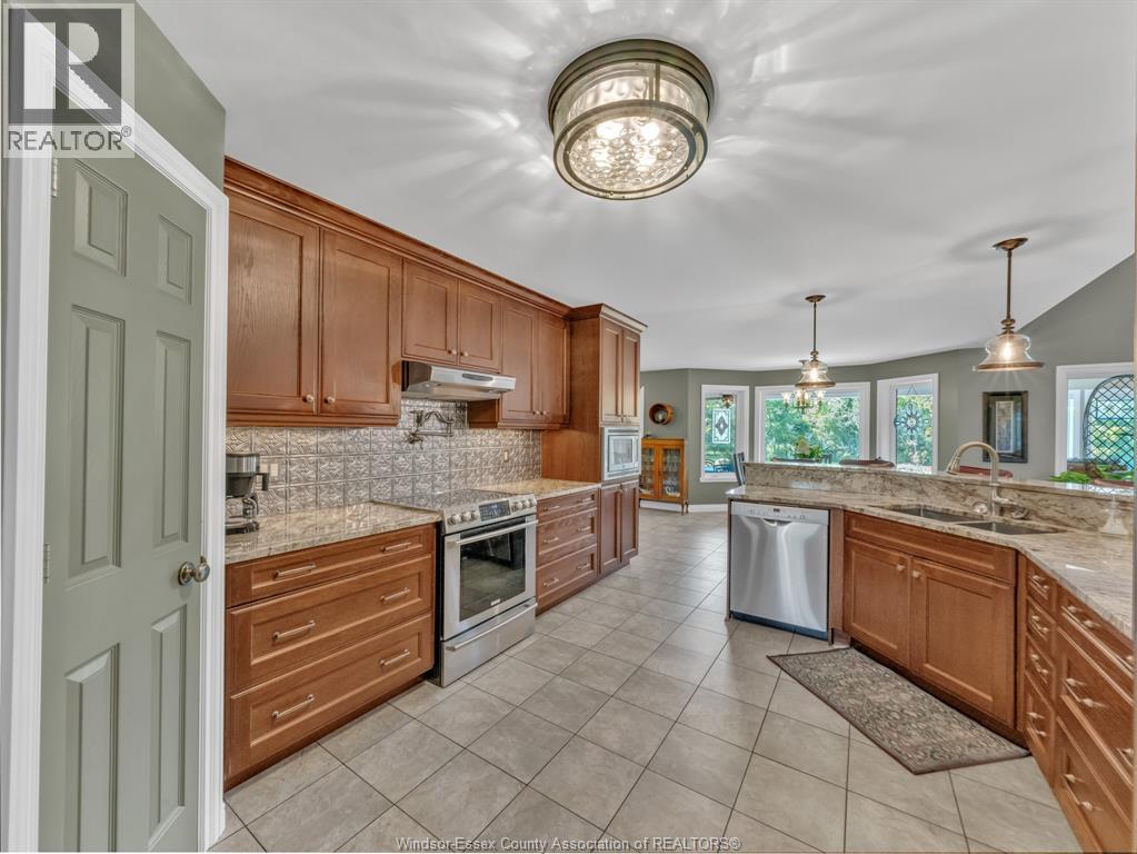 2310 Hickson Rd., Leamington, ON - Indoor Photo Showing Kitchen With Double Sink With Upgraded Kitchen