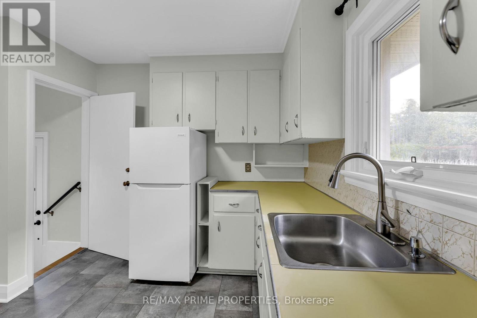 332 Acton Street, Ottawa, ON - Indoor Photo Showing Kitchen With Double Sink