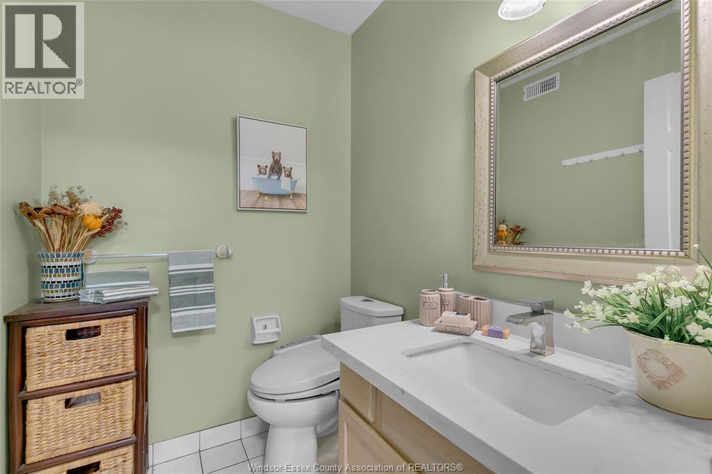 2376 Dandurand Avenue, Windsor, ON - Indoor Photo Showing Bathroom