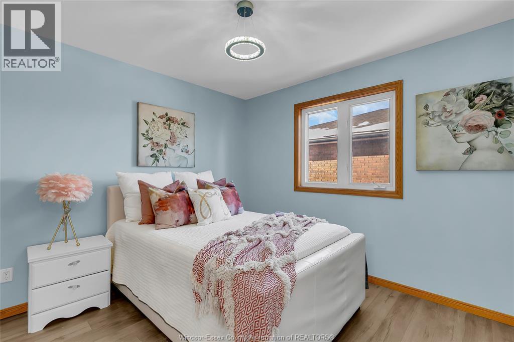 2376 Dandurand Avenue, Windsor, ON - Indoor Photo Showing Bedroom
