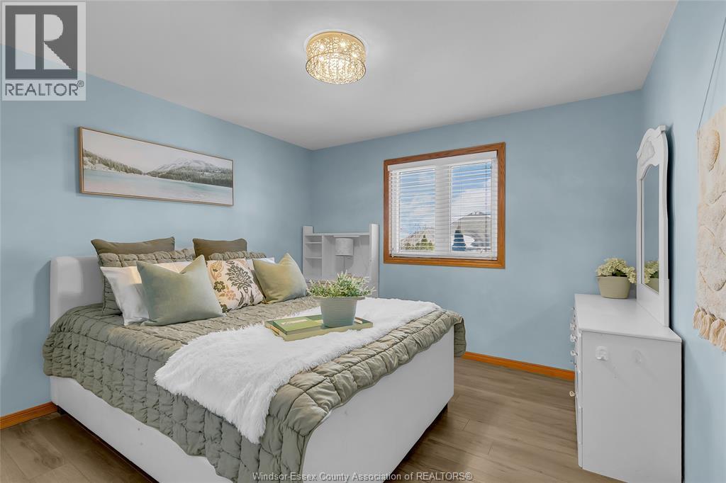 2376 Dandurand Avenue, Windsor, ON - Indoor Photo Showing Bedroom