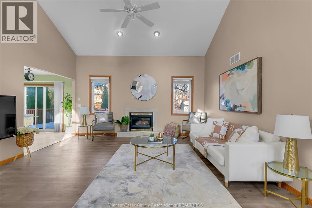 2376 Dandurand Avenue, Windsor, ON - Indoor Photo Showing Living Room With Fireplace